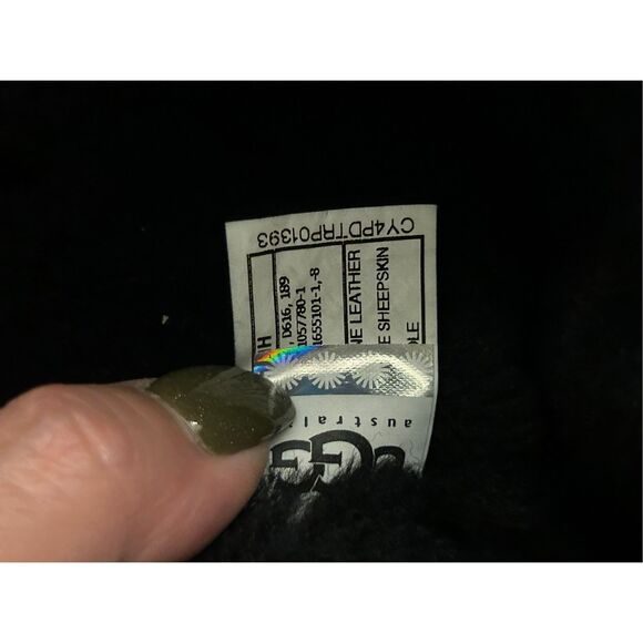 UGG Bailey Button Triplet Boots black size 6 in very good condition - Picture 8 of 12